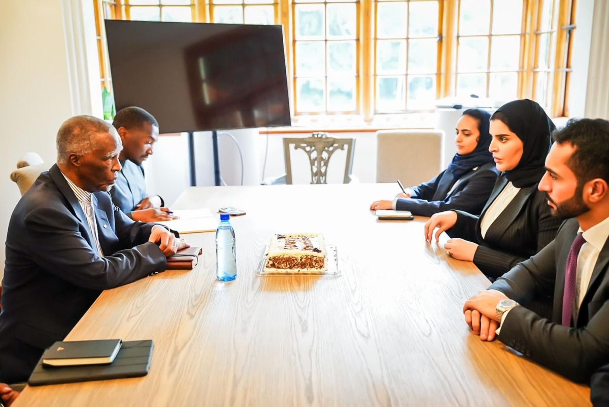 رئيس جمهورية جنوب أفريقيا الأسبق يستقبل وزير الدولة للتعاون الدولي