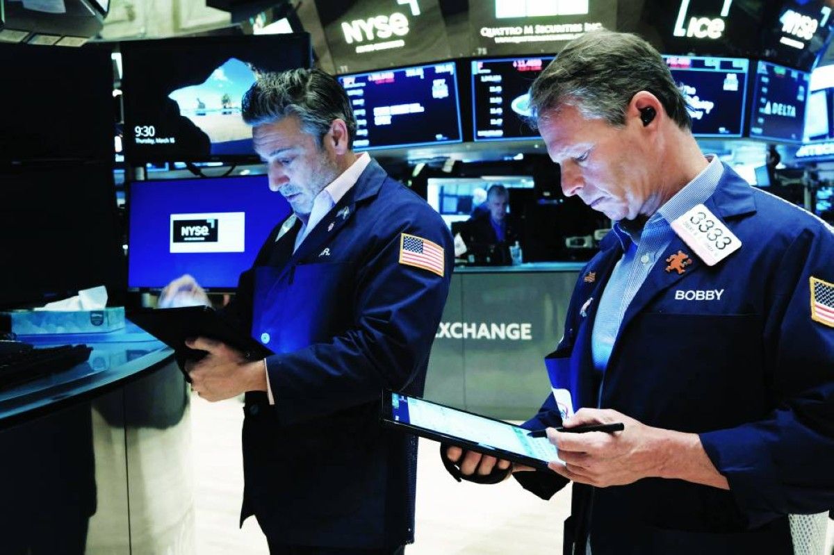 تباين الأسهم الأمريكية والأوروبية والأنظار على توجهات الفائدة