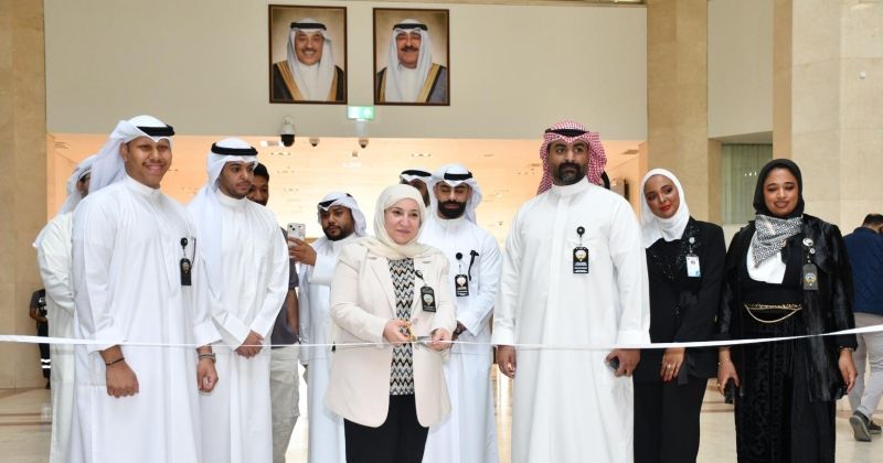 فاطمة حياة تفتتح معرض «دائرة الصحة» بوزارة الكهرباء