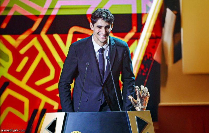 المرة الثانية.. بونو أفضل حارس إفريقي