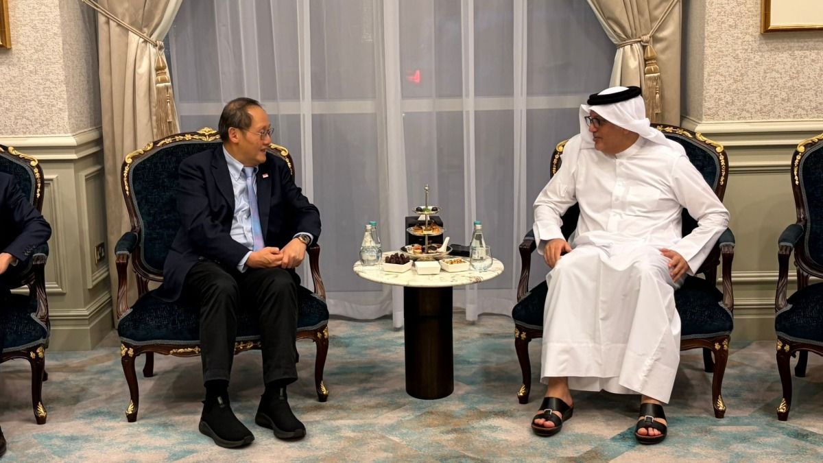 وزير الاتصالات يجتمع مع وزير القوى العاملة والوزير المسؤول للطاقة والعلوم والتكنولوجيا بسنغافورة