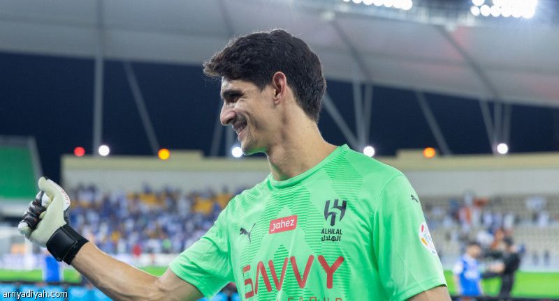 جوائز CAF.. صلاح وحكيمي الأقرب.. ميندي وبونو يحضران.. وثلاثي مغربي في صراع الدكة