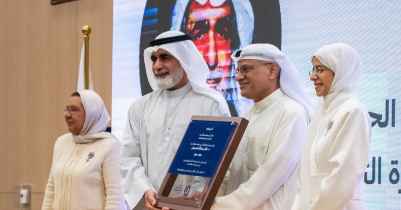 جانب من تكريم أحد أعضاء المجلس التأسيسي للجامعة