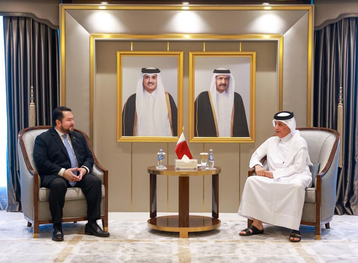 وزير الدولة للشؤون الخارجية يودع سفير السلفادور