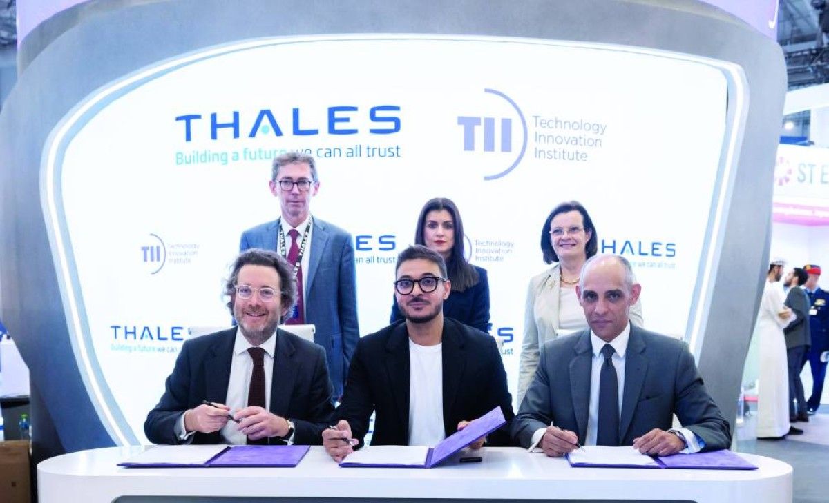 شراكة بين معهد الابتكار التكنولوجي و«تاليس» لتعزيز أبحاث تكنولوجيا الكم والأنظمة المستقلة والطاقة الموجهة