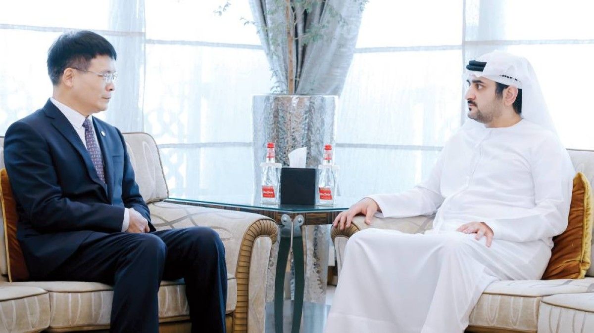 مكتوم بن محمد: نعمل مع شركائنا لتحقيق الريادة الاقتصادية للإمارات