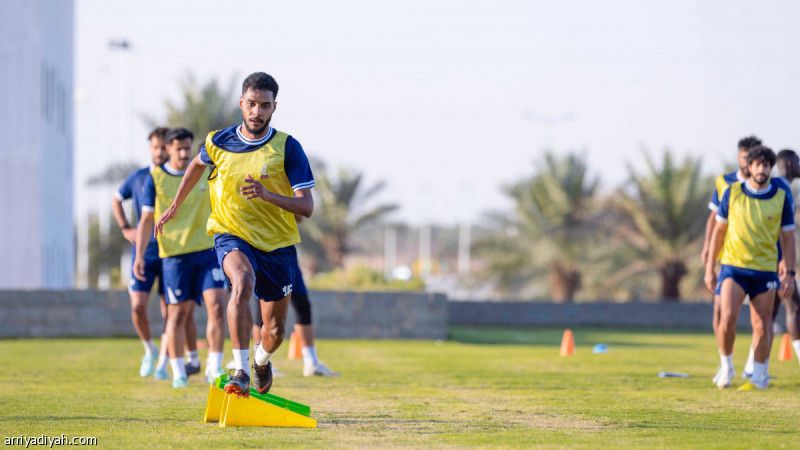 رئيس الرائد يدعم الصقر