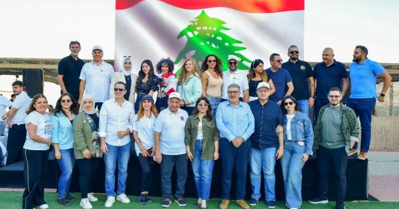 ميا العضم تتوسط أبناء الجالية اللبنانية