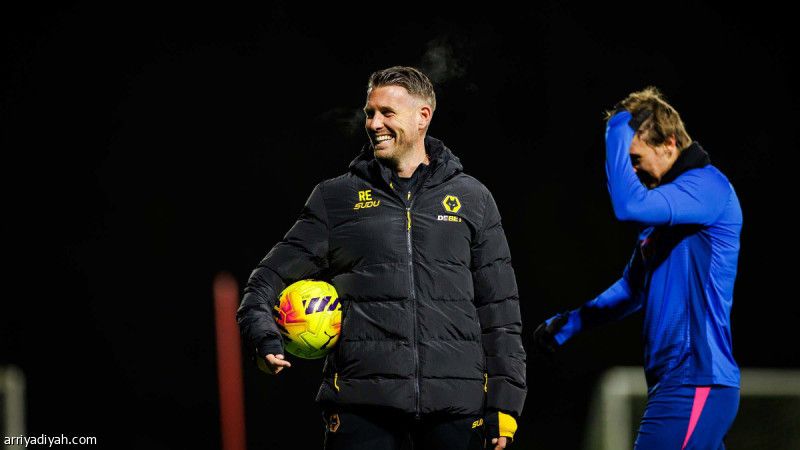 إدواردز: قيادة «الذئاب» فرصة لا تعوض