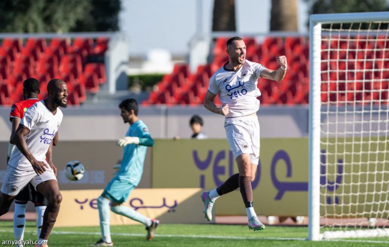 الجبلين يتعافى بثنائية الرائد