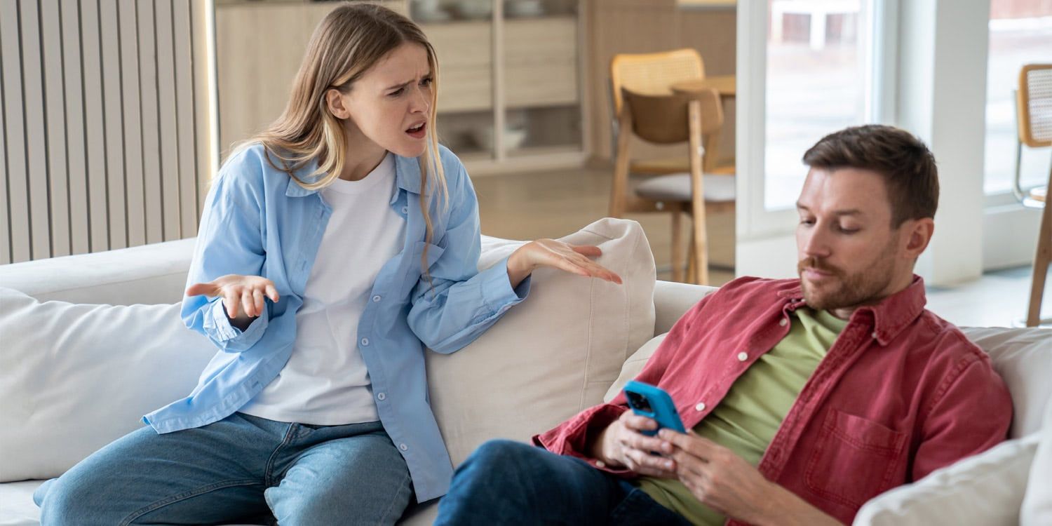 العصر الرقمي.. هل يُفسد الـ phubbing علاقتك بأصدقائك؟