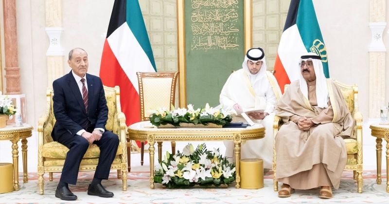 الأمير يتسلم أوراق اعتماد سفراء 5 دول