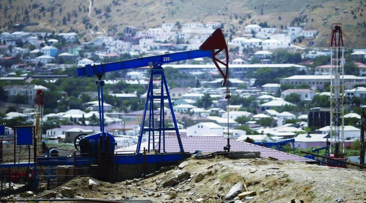 تراجع النفط وسط توقعات بفائض المعروض