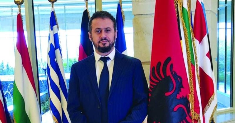 السفير إلير هوسا