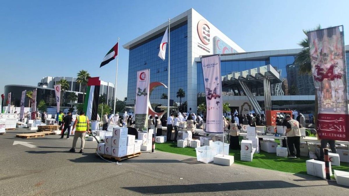 هيئة الهلال الأحمر الإماراتي تعد" 1971" طرداً إغاثياً لغزة