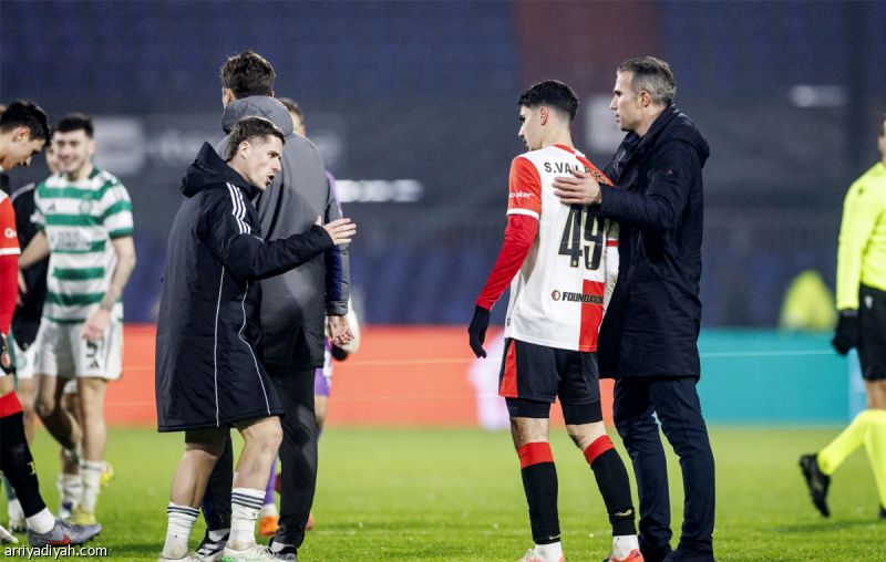 فان بيرسي يدافع عن الاعتماد على ابنه