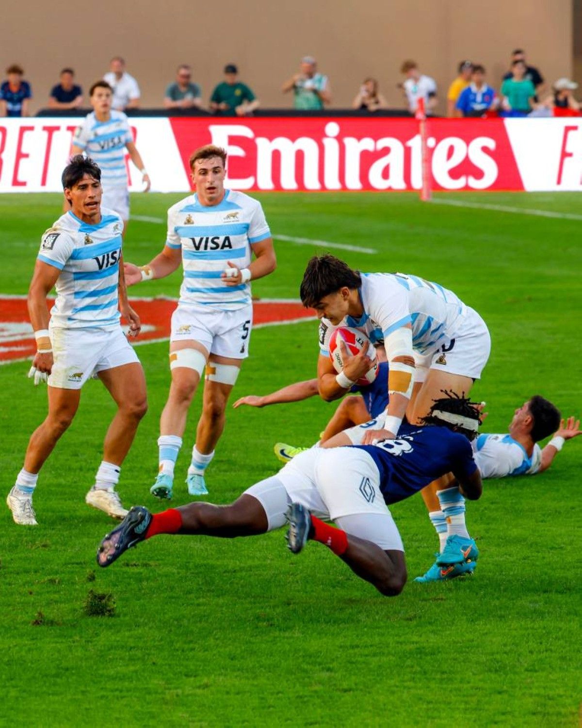 محمد بن راشد يشهد بطولة طيران الإمارات لسباعيات دبي للرجبي 2025