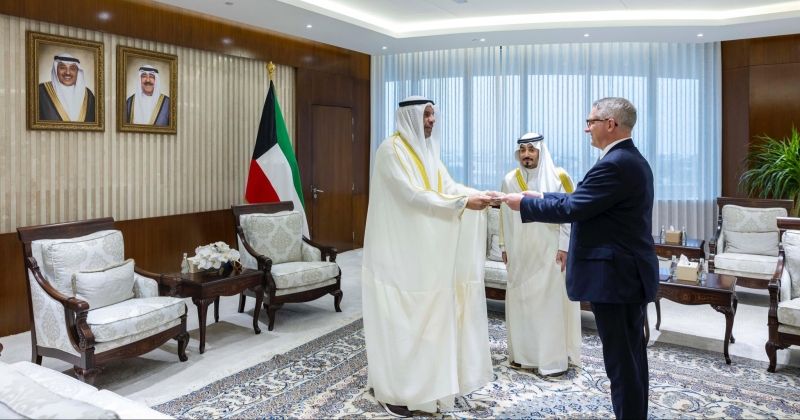 اليحيا يتسلم نسخة من أوراق سفير فنلندا