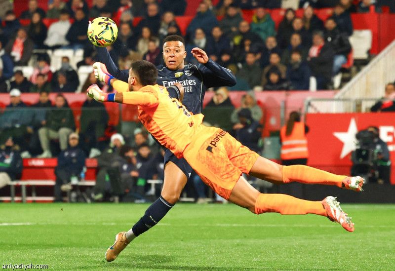 جيرونا يعطل الريال.. ويهدي برشلونة الصدارة