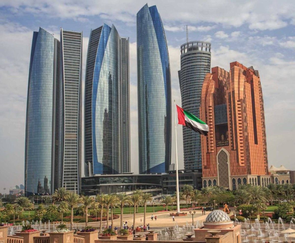 الإمارات.. مسيرة بناء وتطور وريادة