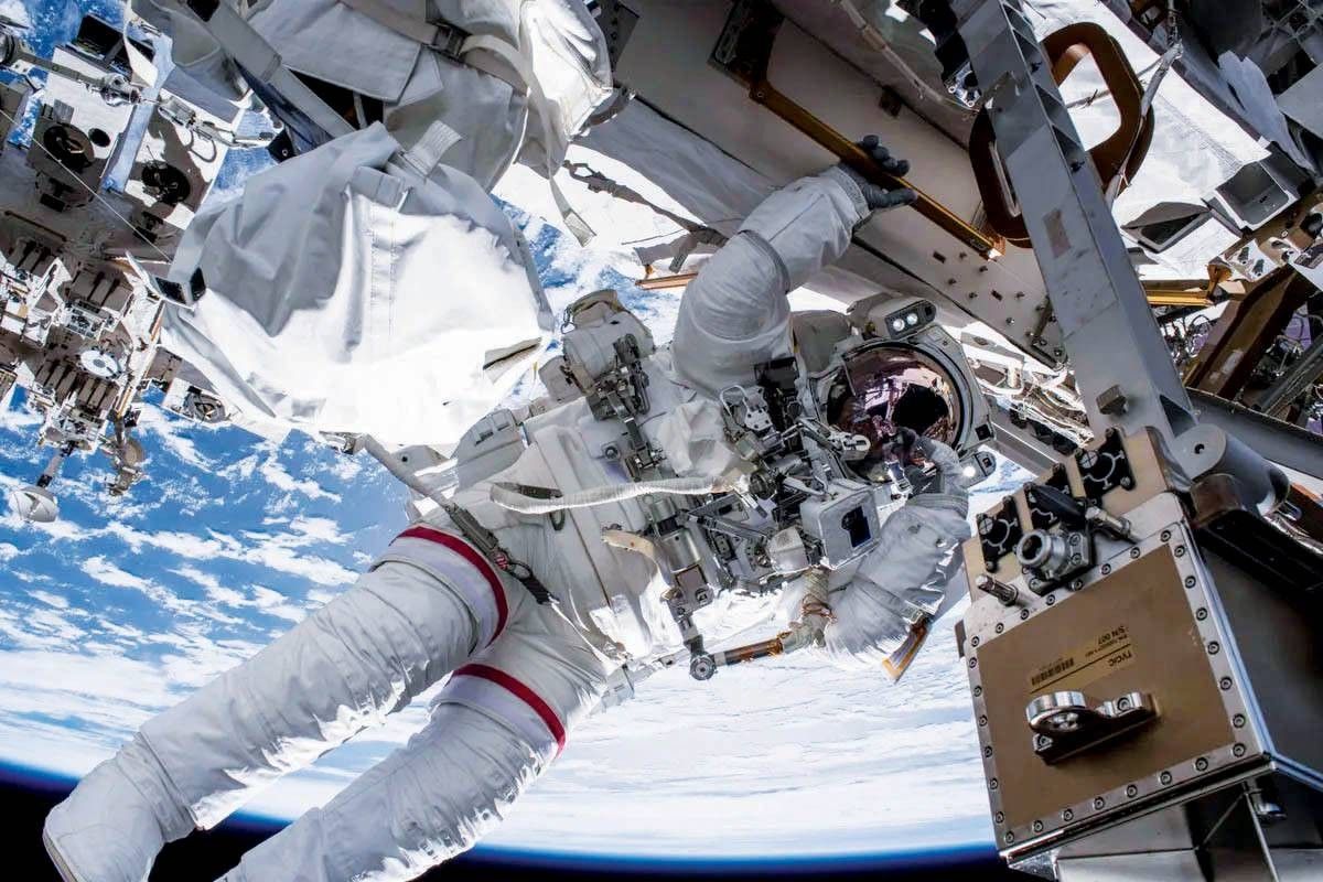 الإمارات.. شغف الاستكشاف يتواصل نحو المريخ والقمر