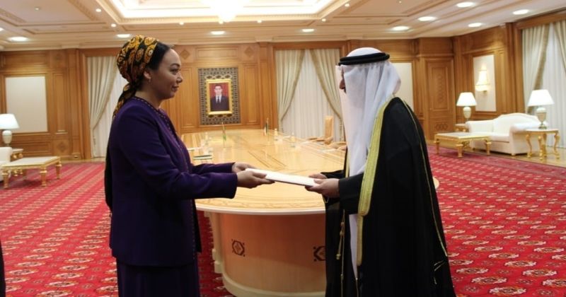 العدواني يقدم أوراق اعتماده إلى رئيسة برلمان تركمانستان