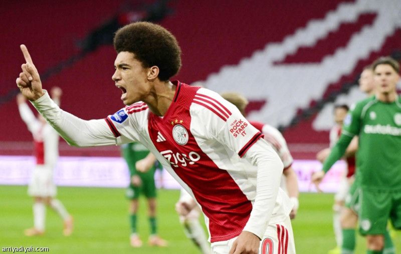 أياكس يعود إلى الانتصارات بثنائية جرونينجن