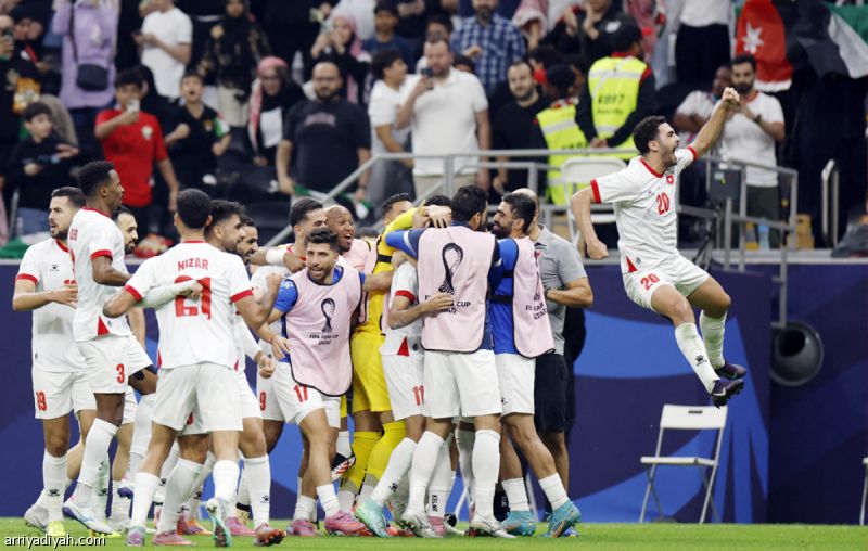 الأردن يتصدر بثنائية الإمارات