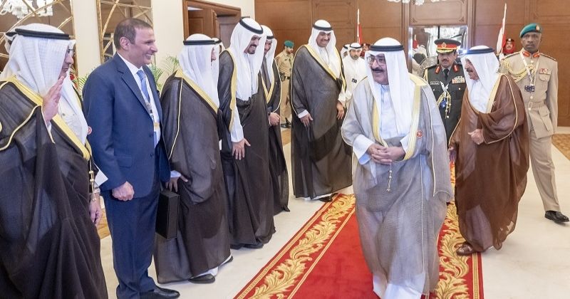 سمو الأمير يعود إلى أرض الوطن بعد ترؤسه وفد الكويت في القمة الخليجية