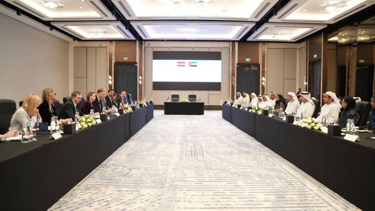 غرفتا أبوظبي ولاتفيا توقعان اتفاقية تعاون لتعزيز التجارة والاستثمارات المشتركة