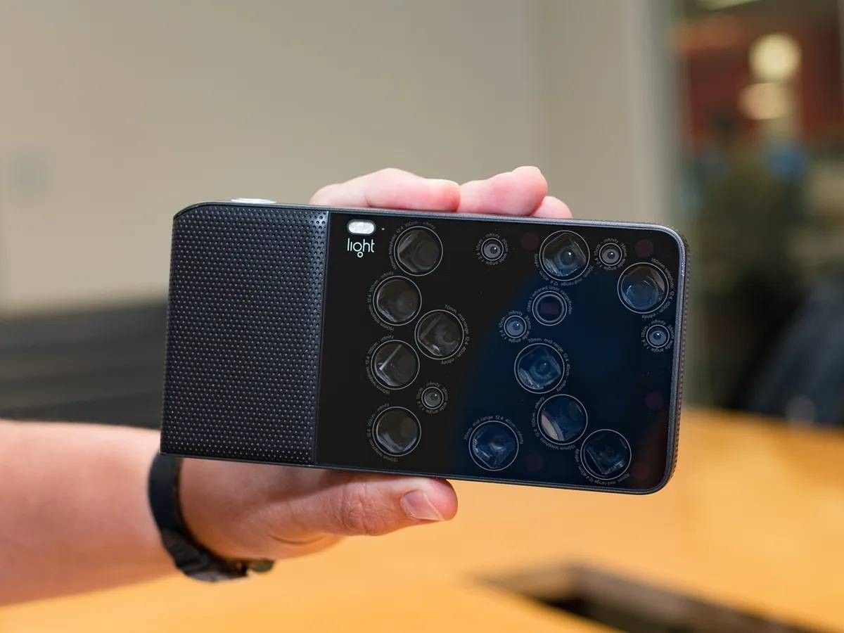 واقع ادخار التكنولوجيا يعرقل الخيال.. هل نعيش في الماضي متأخرين 10 سنوات؟ ‏