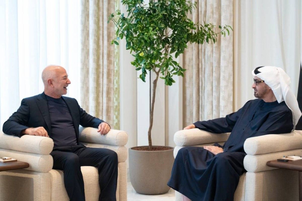 محمد بن زايد يستقبل جيف بيزوس مؤسس ورئيس مجلس الإدارة التنفيذي لأمازون