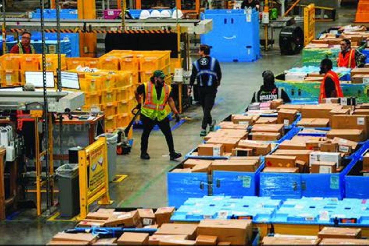 "أمازون" تخطط لقطع علاقاتها مع هيئة البريد الأمريكية لبناء شبكتها الخاصة