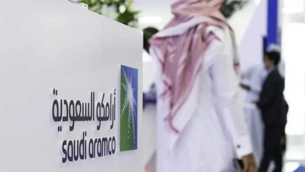 السعودية تخفض سعر خامها العربي لأدنى مستوى منذ 2021 وسط فائض عالمي