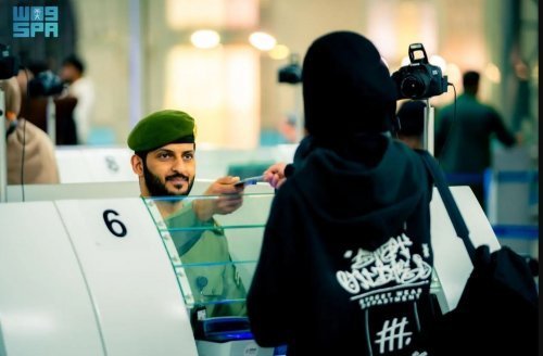 صدمة للمقيمين.. السعودية تفرض شروط جديدة لأصدار تأشيرة الزيارة العائلية بدء من اليوم !