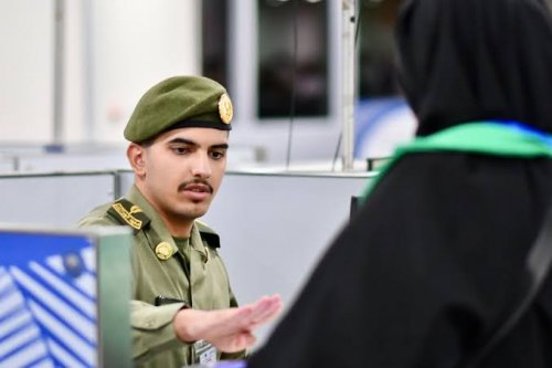 رسمياً: شروط جديدة صادمة لتأشيرات الزيارة السعودية تمنع هذه الفئات من لقاء أسرهم