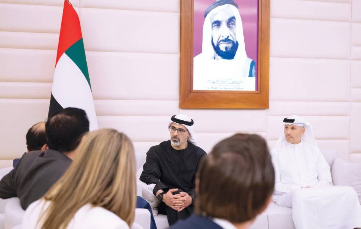 خالد بن محمد يبحث بناء الشراكات مع رئيس معهد «ميلكن»