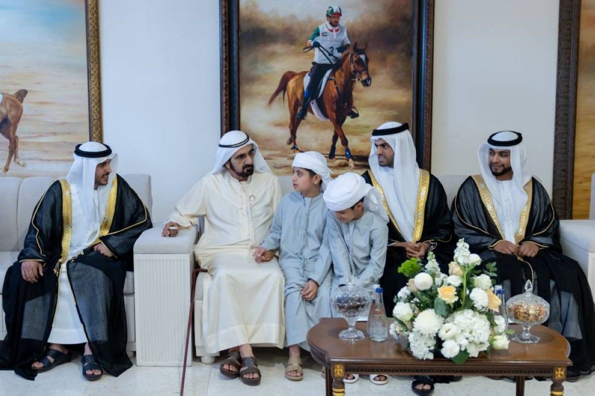 محمد بن راشد يرافقه حمدان ومكتوم بن محمد يحضر أفراح بن غديّر والكتبي