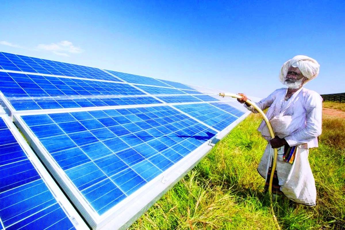 الهند تواصل تمويل الطاقة الشمسية رغم تهديد زيادة المعروض