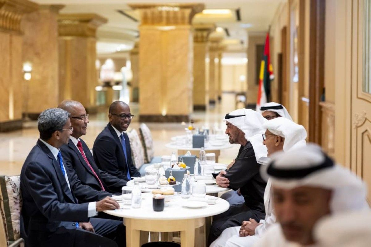 محمد بن زايد يلتقي رئيس سيشل الذي يزور الإمارات لحضور الجولة الختامية لبطولة العالم للفورمولا 1