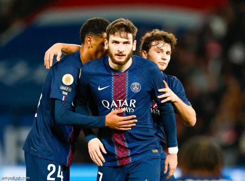 باريس يسحق رين بخماسية