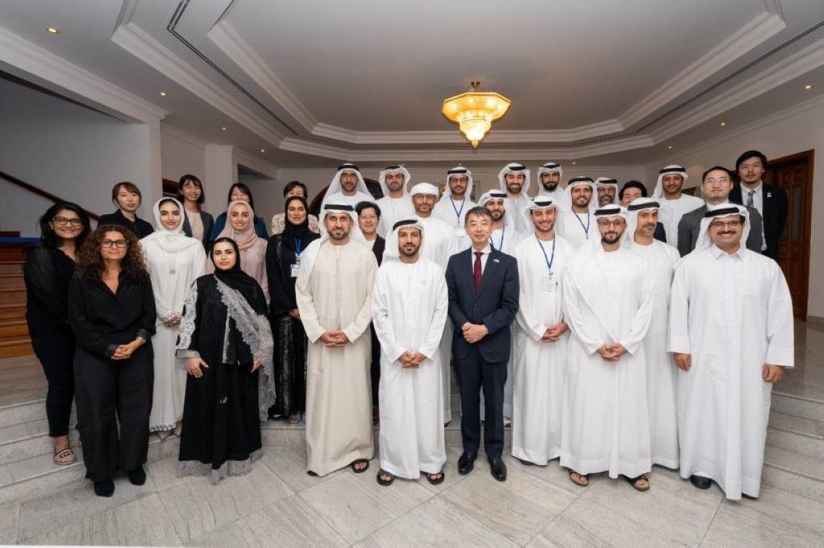 وفد من منتسبي برنامج محمد بن راشد لإعداد القادة يلتقي القنصل العام الياباني