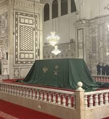 هدية تاريخية.. قطعة من الكعبة تصل إلى سوريا بتوجيه من ولي العهد السعودي