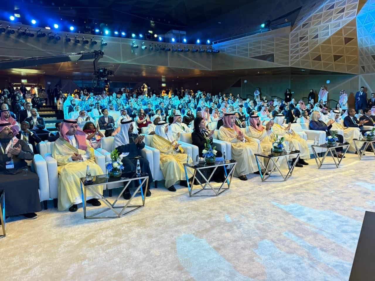 قمة كوموشن العالمية.. توقيع اتفاقيات إستراتيجية وإطلاق دراسة دولية حول التنقل الذكي