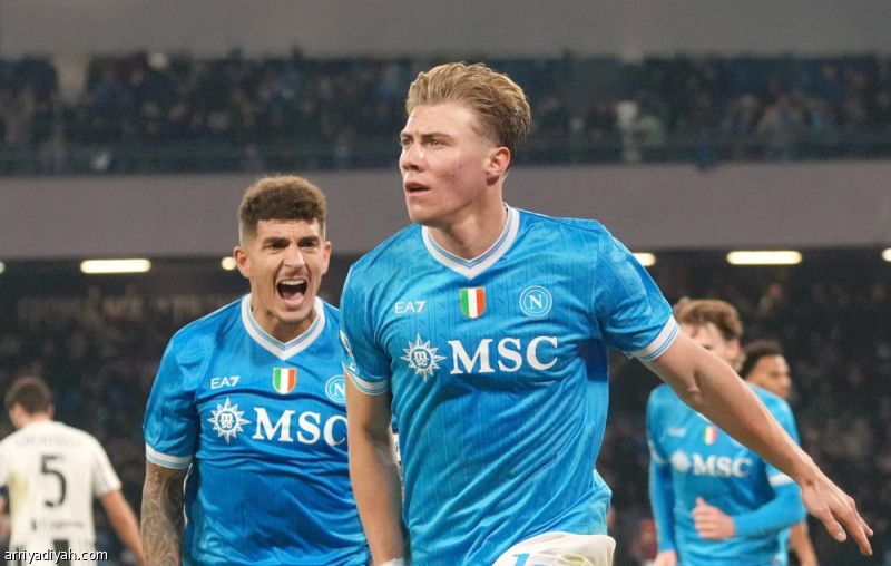 نابولي يتصدر بثنائية يوفنتوس