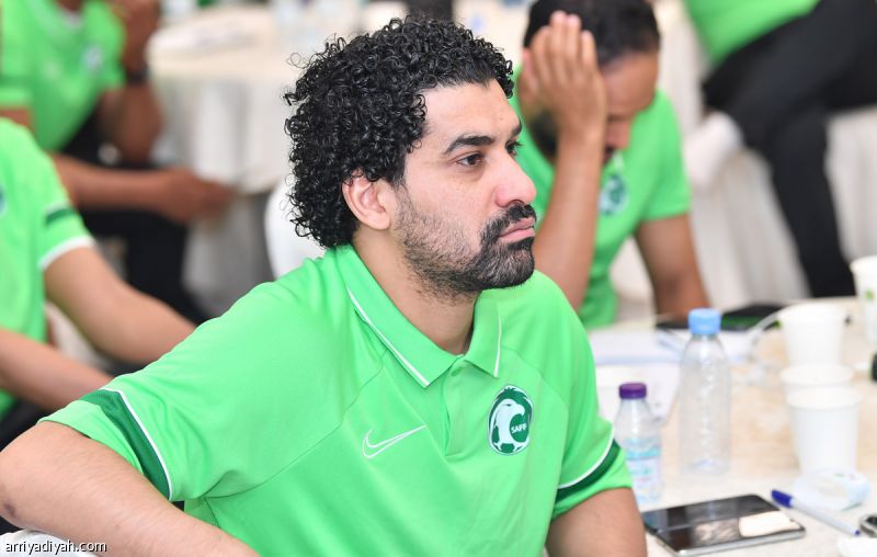 الشباب يتفق مع عطيف.. والإدارة ترفض