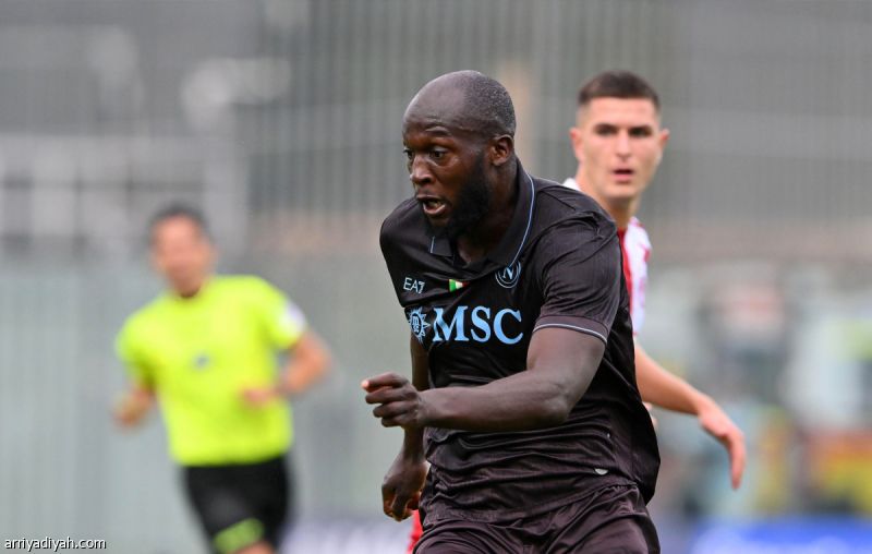 بعد 4 أشهر.. لوكاكو يعود إلى نابولي