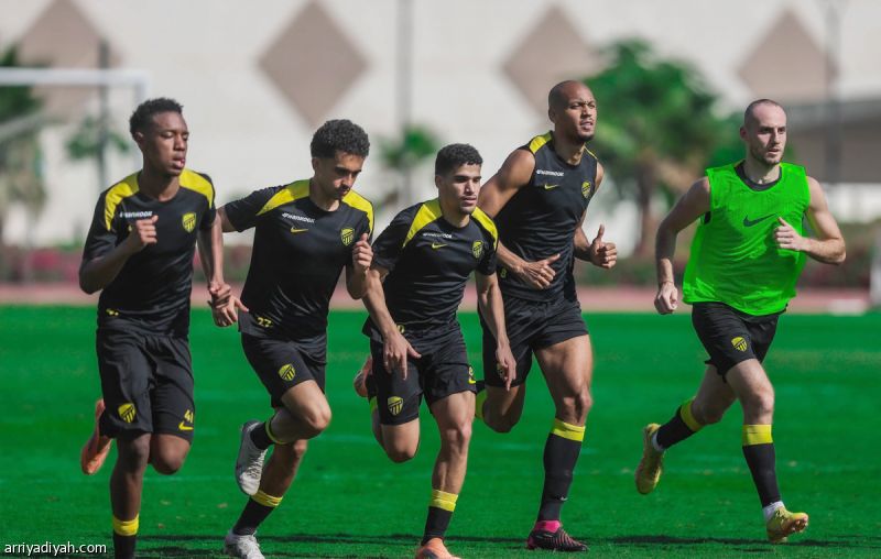 أندية «روشن».. 9 في الإمارات.. 2 بقطر و7 تكتفي بمدنها