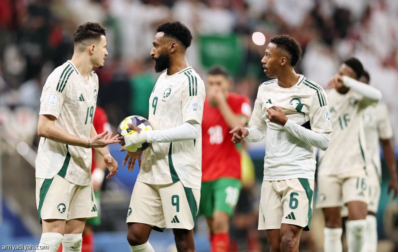 الحمدان يعتذر ويقبّل رأس رينارد