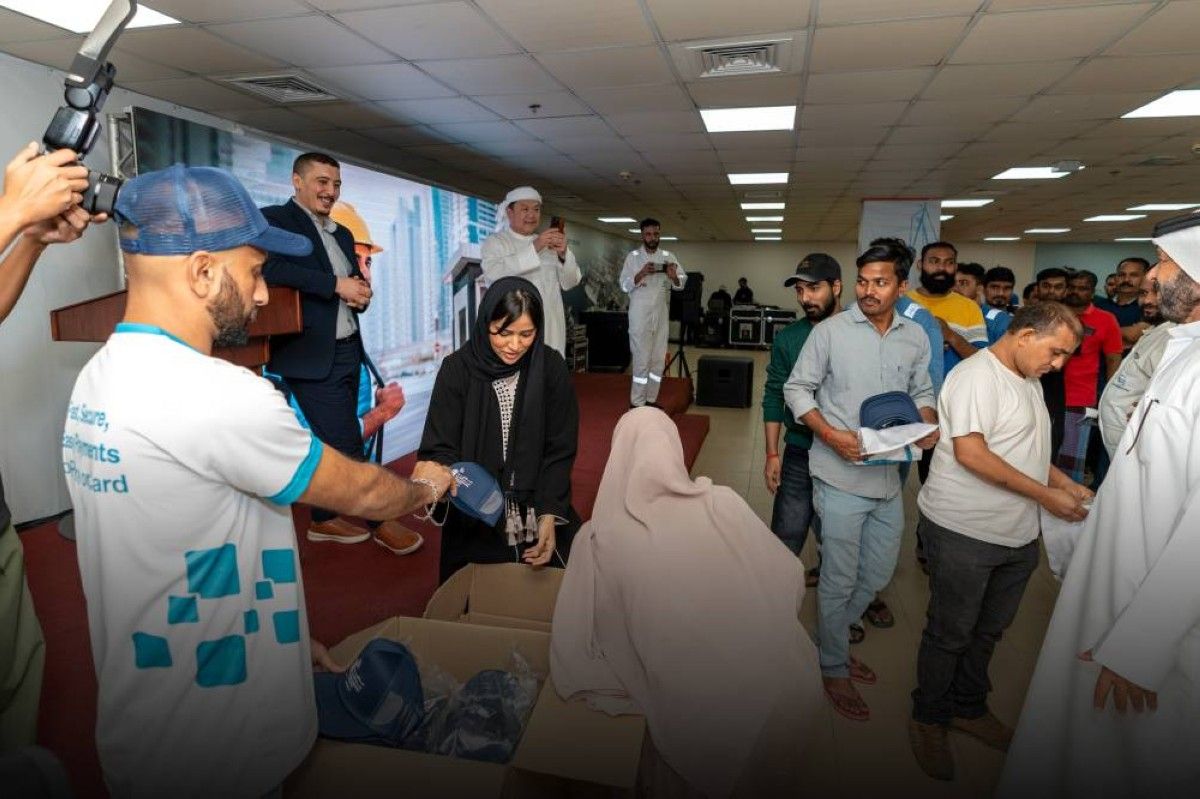 مالية دبي تعرف عمال «الأحواض الجافة» بالمدفوعات الرقمية